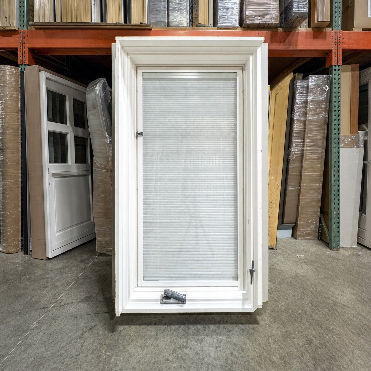Pella® Lifestyle Casement w/ Blinds Window 25 x 47 - Clark Deals LLC